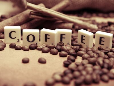 コーヒー豆で手作りのコーヒーをイメージ目的