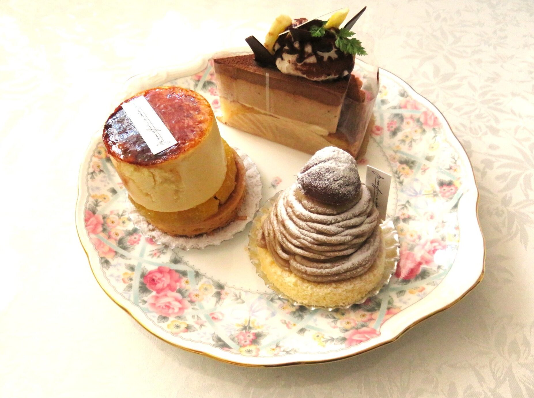 おやつに美味しいケーキを買っていただいたイメージ目的