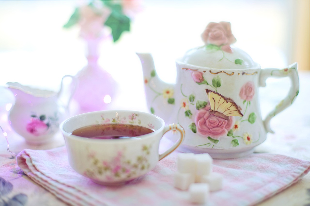 暖かくなってきた春のティータイムを美味しいおやつといただくイメージ目的