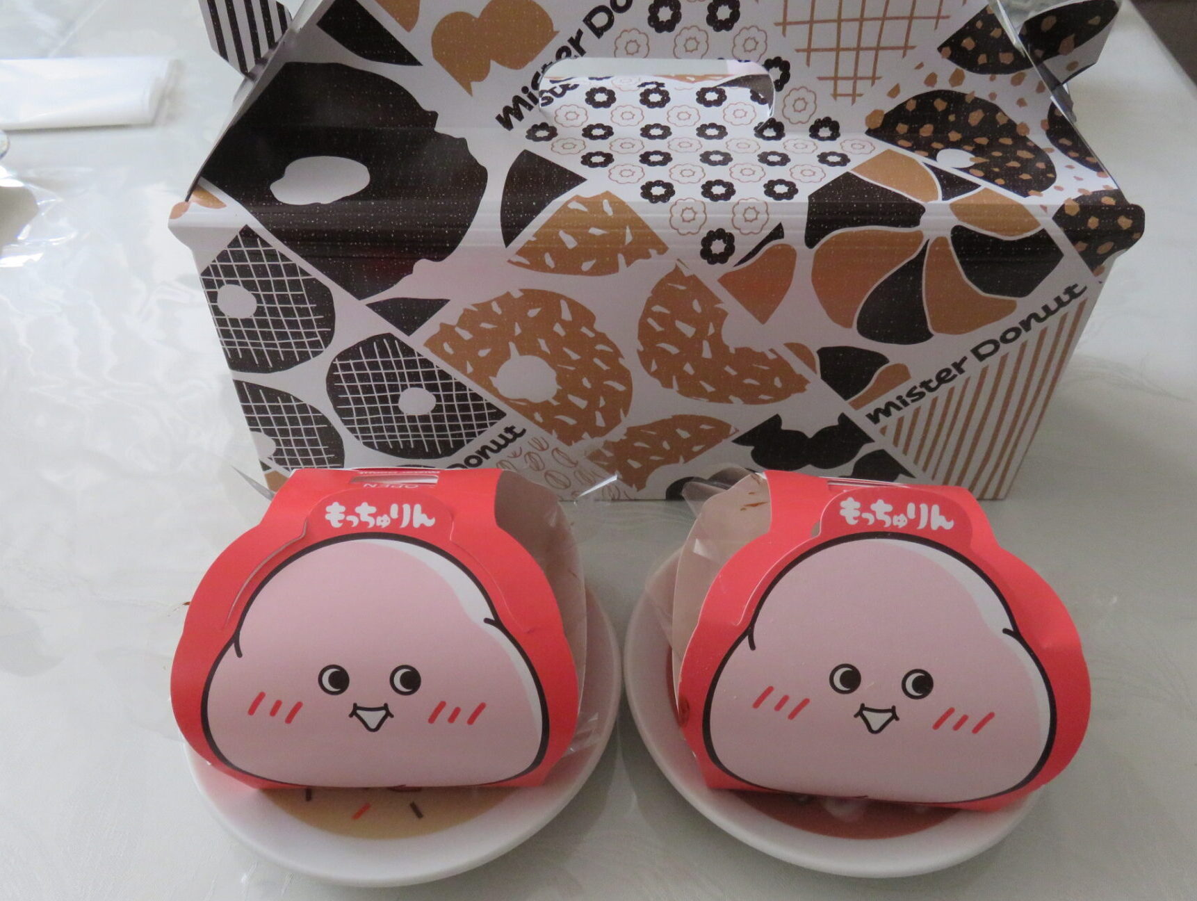 お餅のようなかわいいおやつのもっちゅりんのイメージ目的